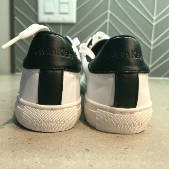Calvin Klein Trainers-White/Black-Size 7-NWOT - Picture 4 of 9